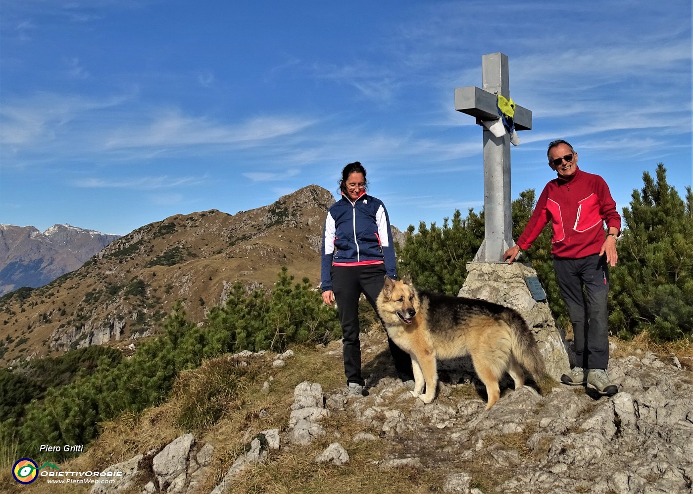 04 Alla croce di vetta del Cancervo (1830 m).JPG